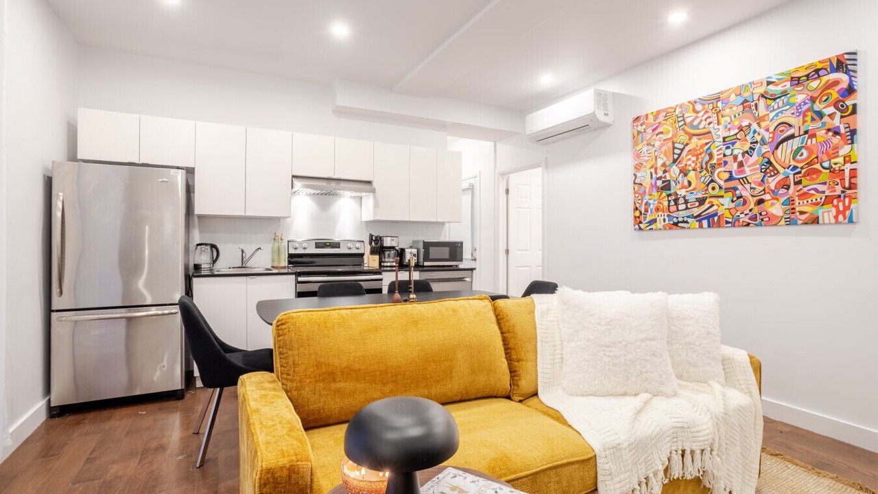 Photo of Livingroom in Shaughnessy Village