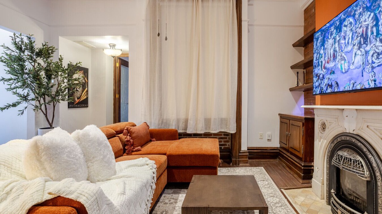Photo of Livingroom in Shaughnessy Village