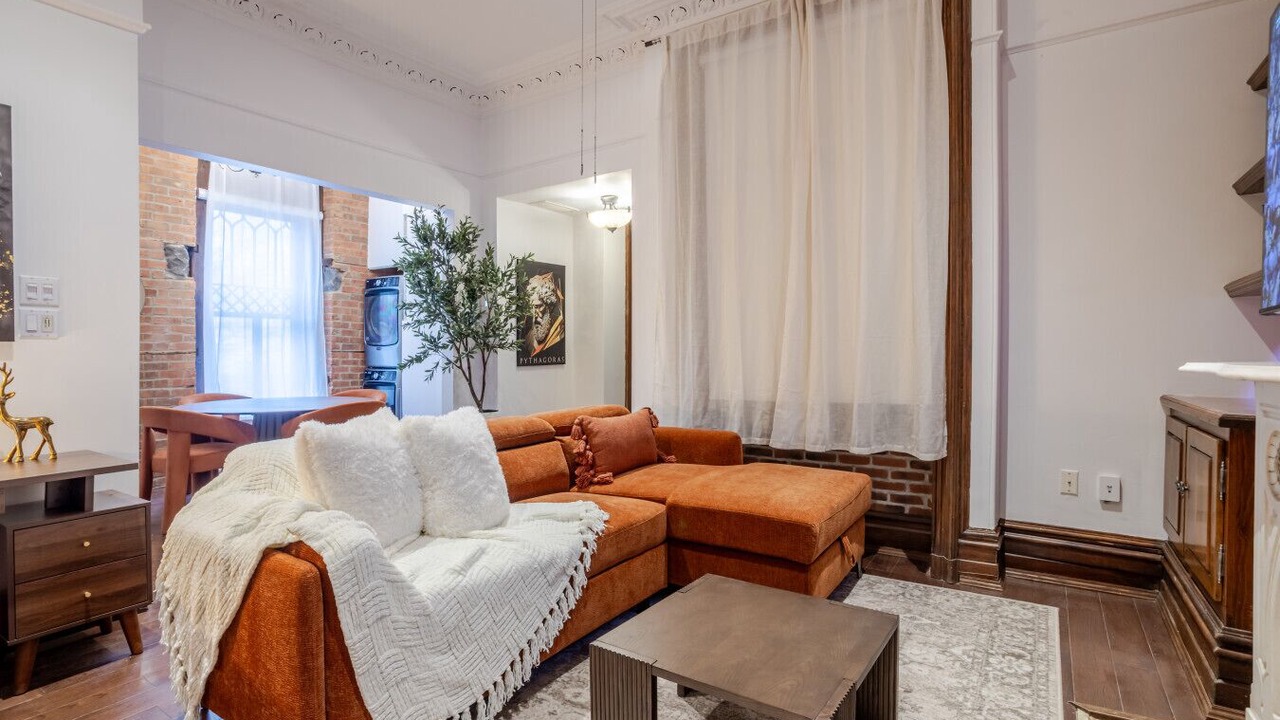 Photo of Livingroom in Shaughnessy Village