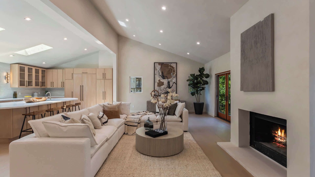 Photo of Livingroom in Trousdale Estates