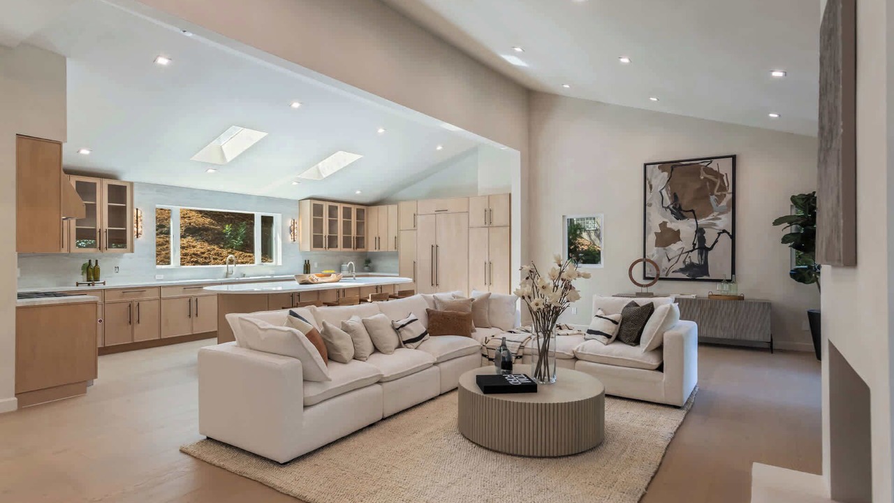 Photo of Livingroom in Trousdale Estates