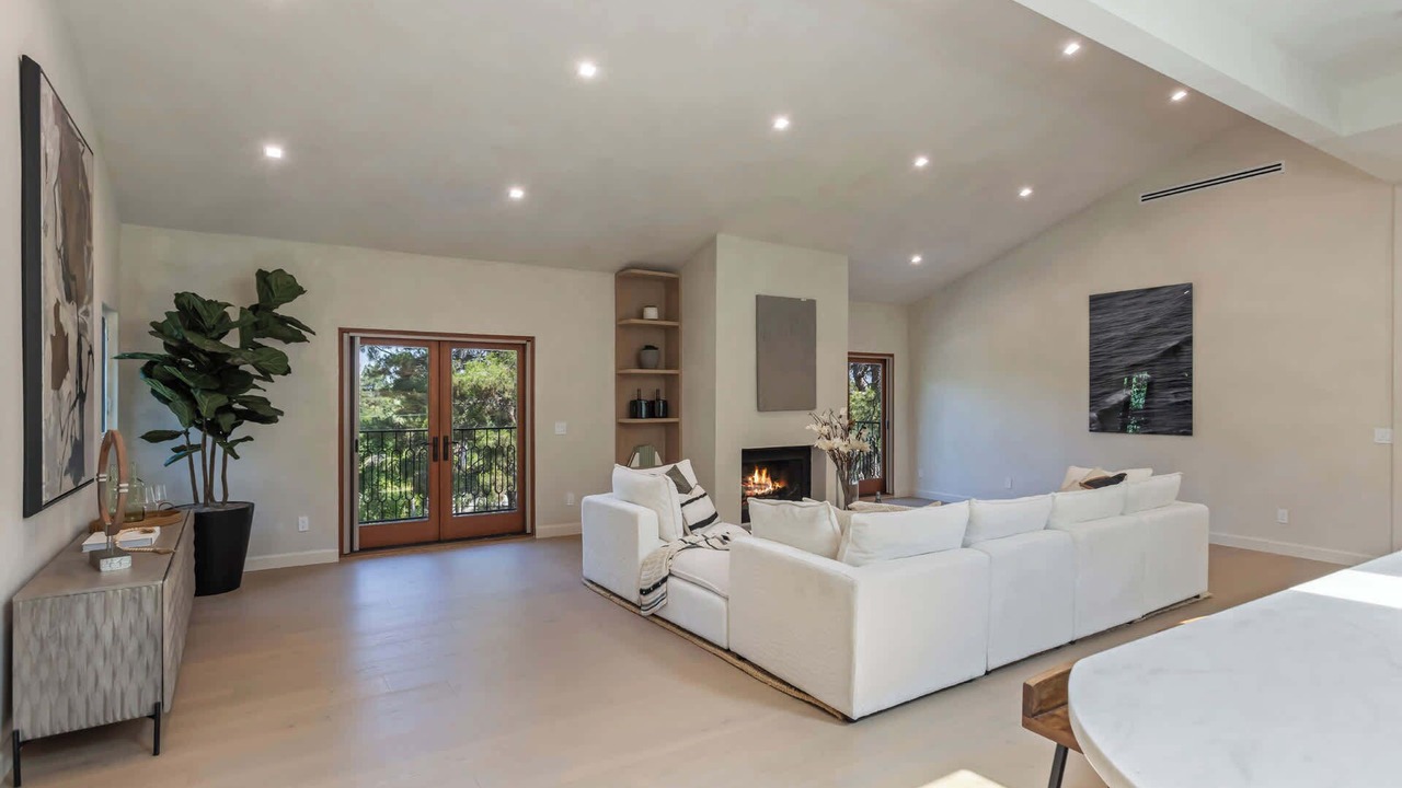 Photo of Livingroom in Trousdale Estates