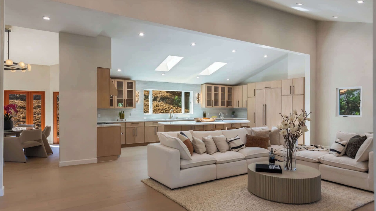 Photo of Livingroom in Trousdale Estates