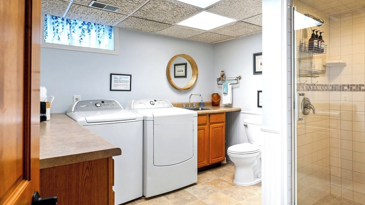 Photo of Bathroom in Twin Lake