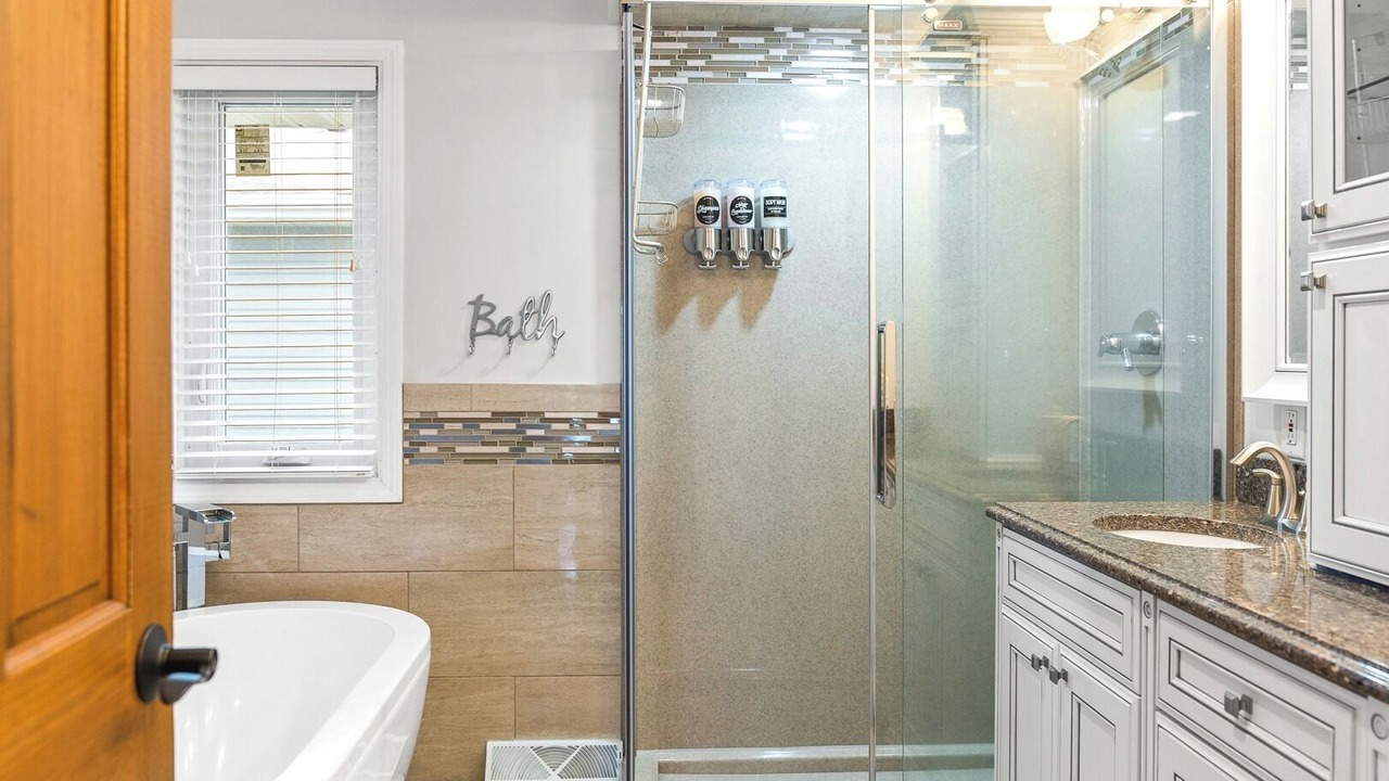 Photo of Bathroom in Twin Lake
