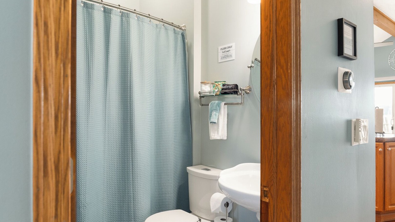 Photo of Bathroom in Twin Lake