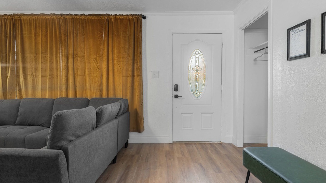 Photo of Livingroom in Westworth Village