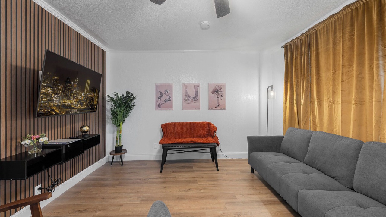 Photo of Livingroom in Westworth Village