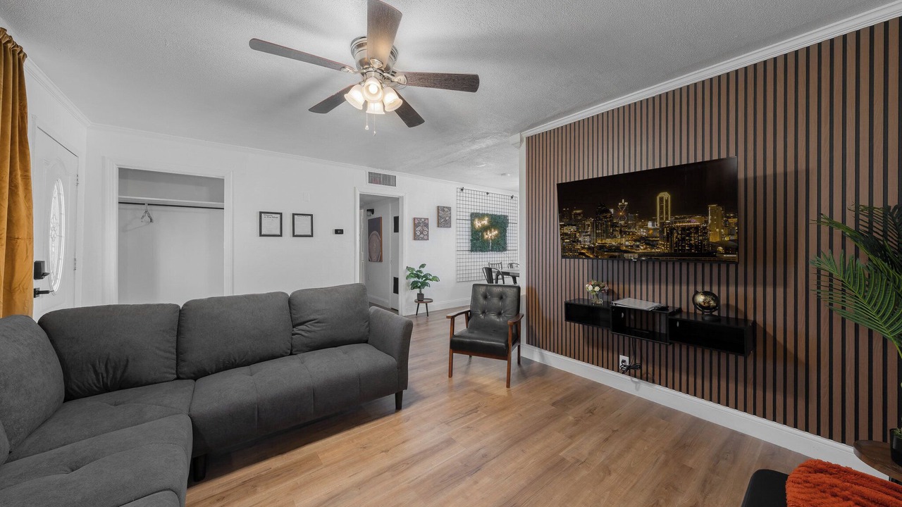 Photo of Livingroom in Westworth Village