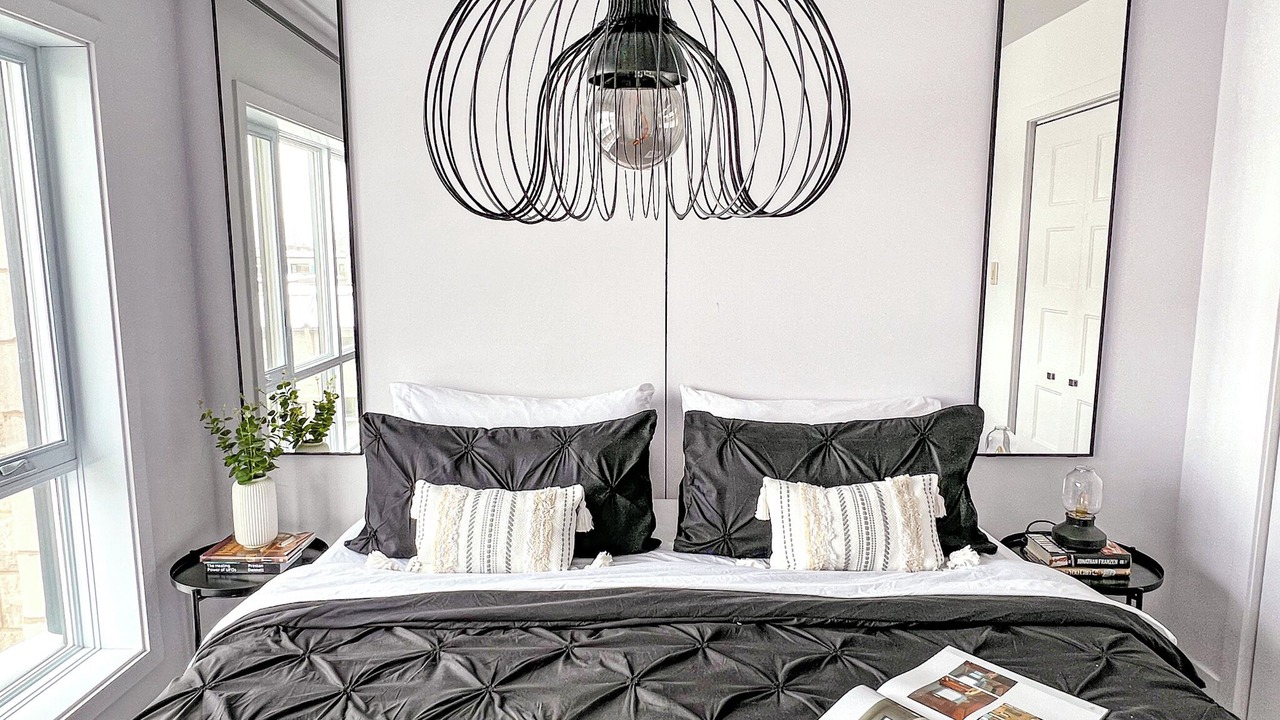 Photo of Bedroom in Cote-Des-Neiges—Notre-Dame-De-Grace