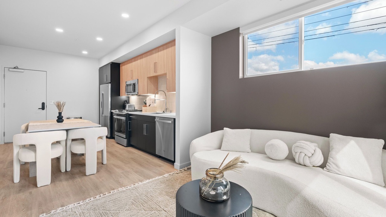 Photo of Livingroom in Mid City