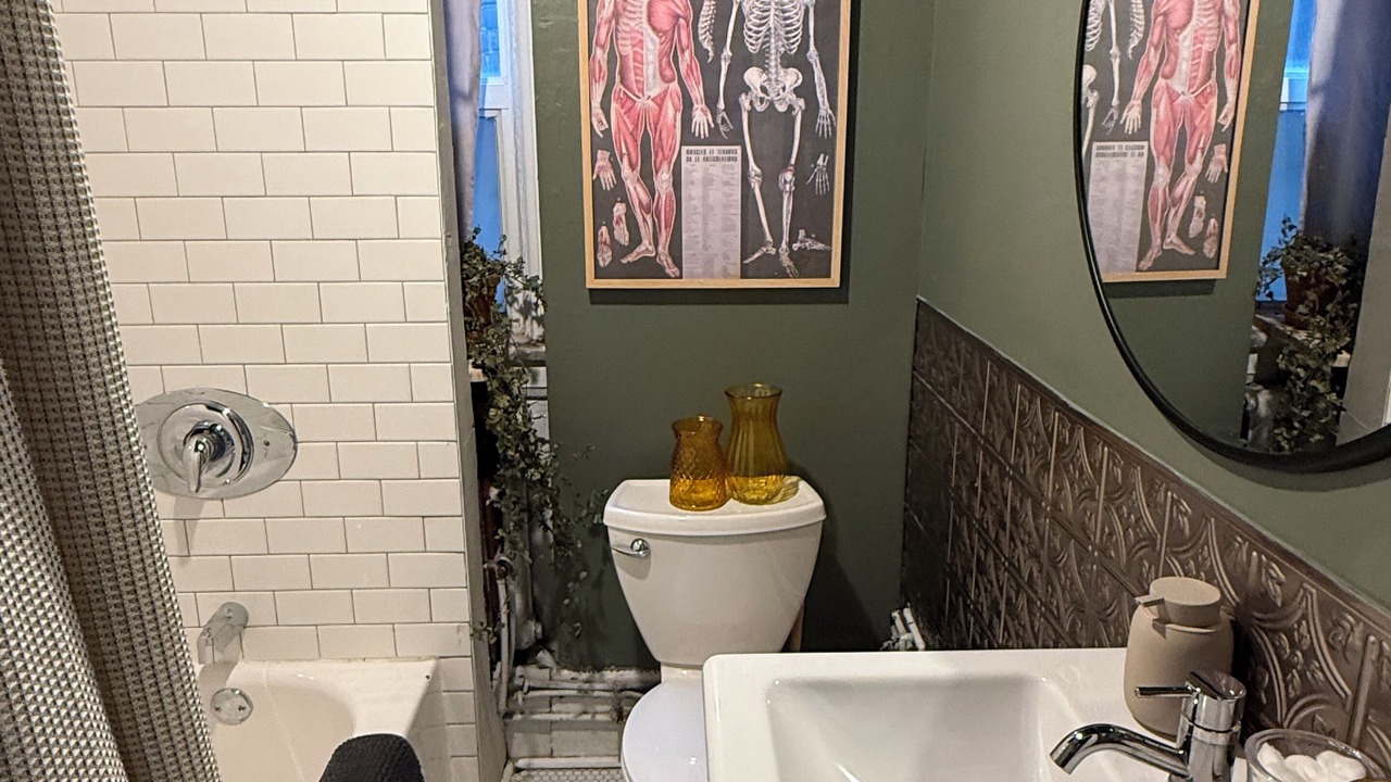 Photo of Bathroom in Little Portugal