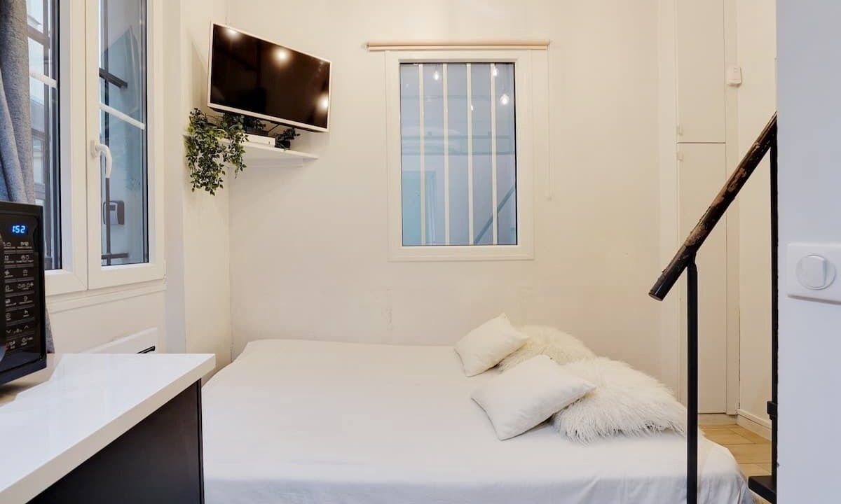 Photo of Bedroom in Hopital Saint-Louis