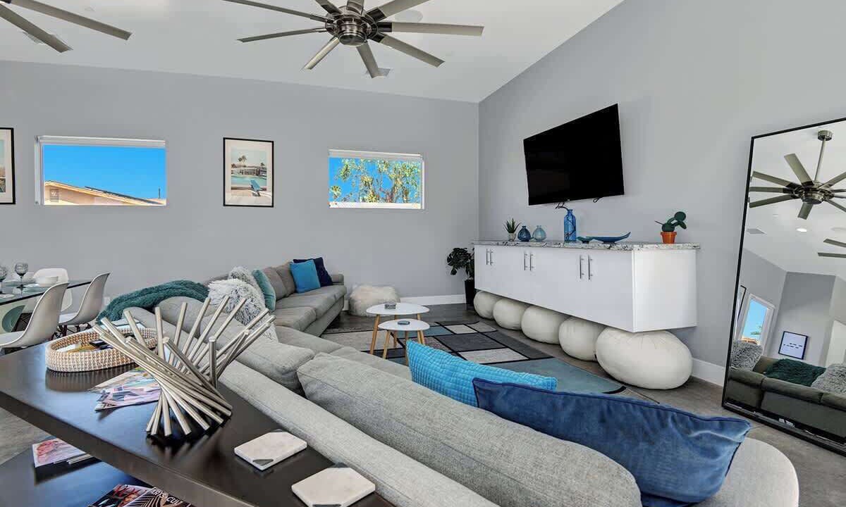 Photo of Livingroom in Desert Park Estates