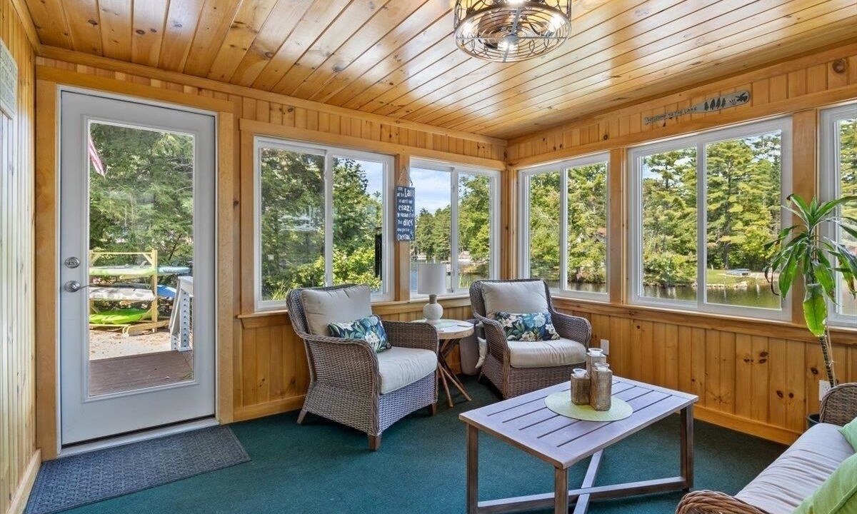 Photo of Livingroom in East Wakefield