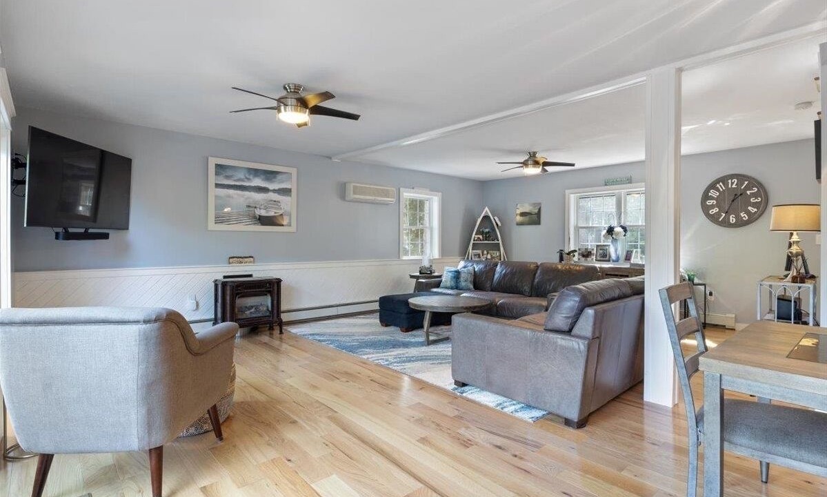 Photo of Livingroom in East Wakefield