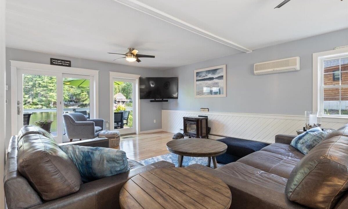 Photo of Livingroom in East Wakefield