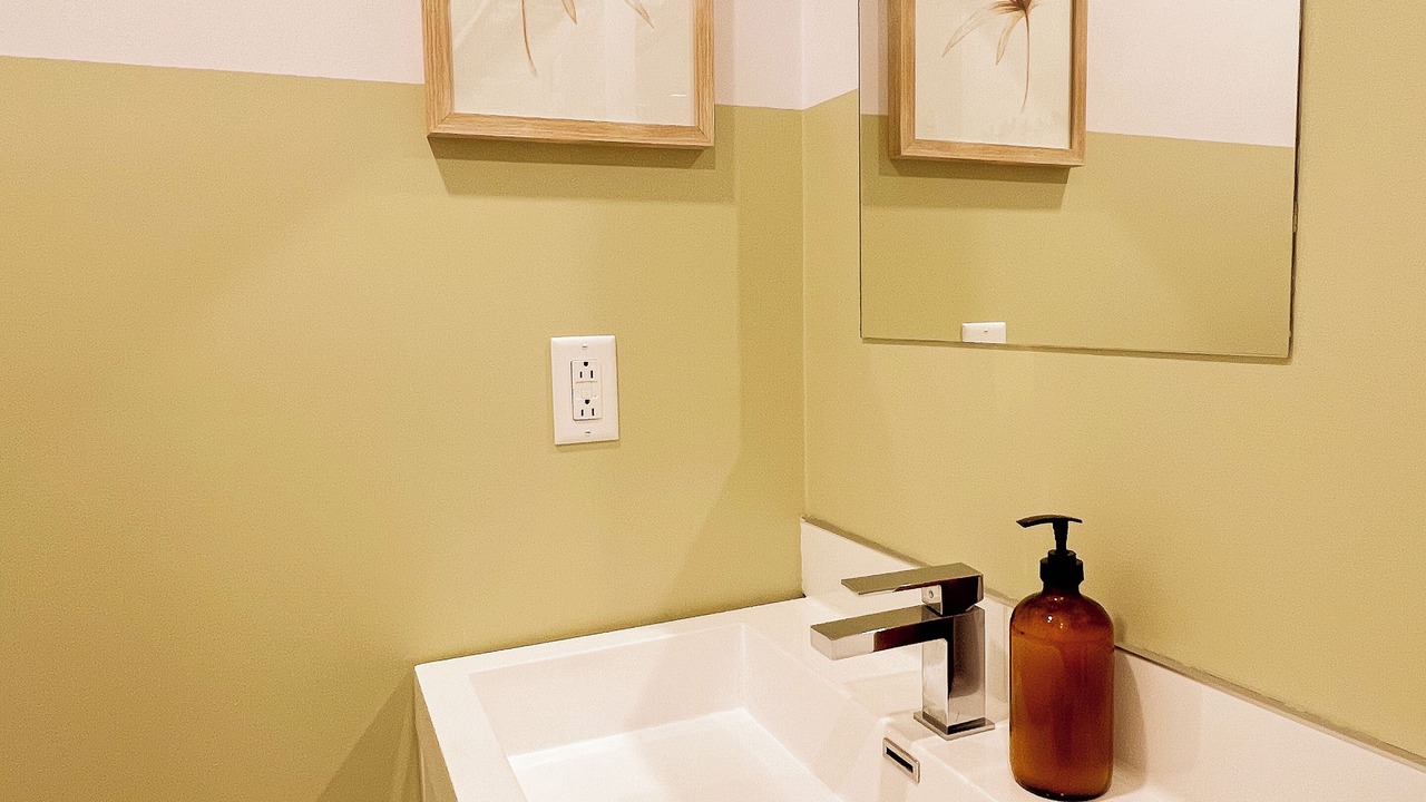 Photo of Bathroom in Cote-Des-Neiges—Notre-Dame-De-Grace