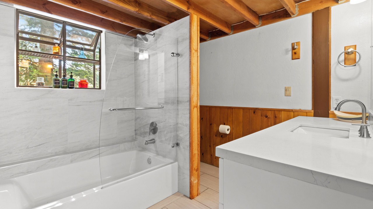 Photo of Bathroom in Kingswood Estates