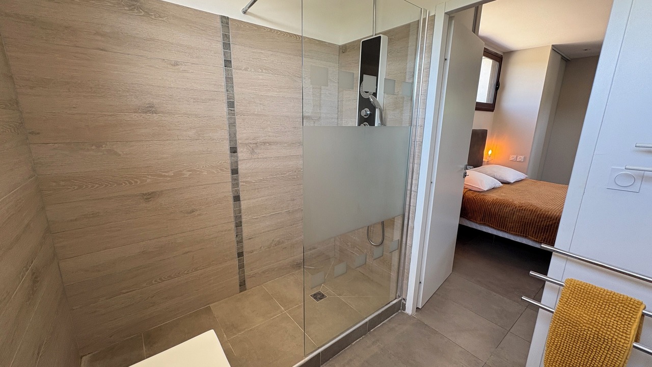 Photo of Bathroom in Laverune