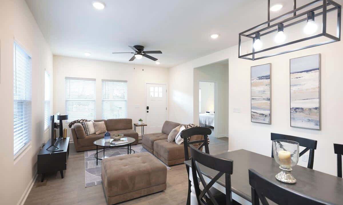 Photo of Livingroom in Glen Raven