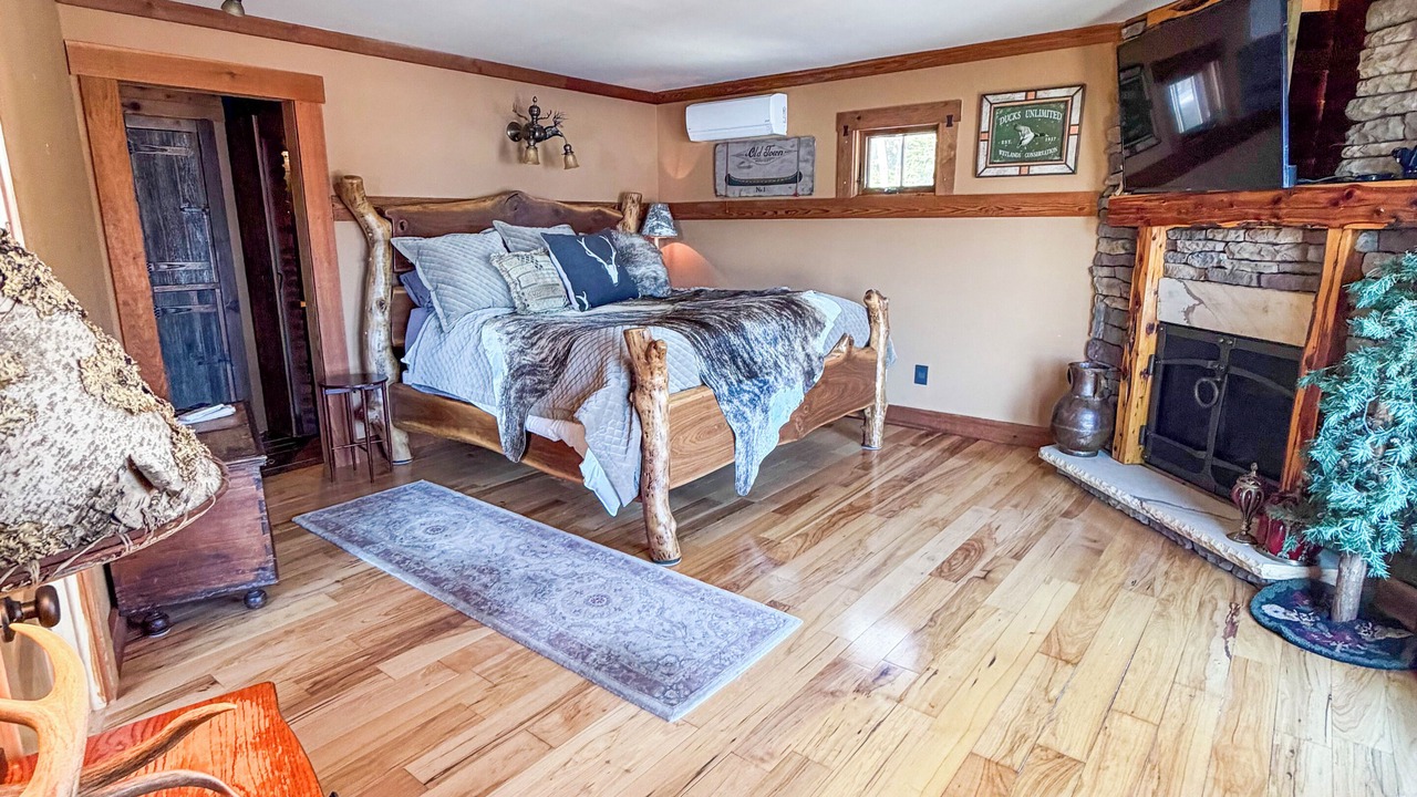 Photo of Bedroom in Bolton Landing