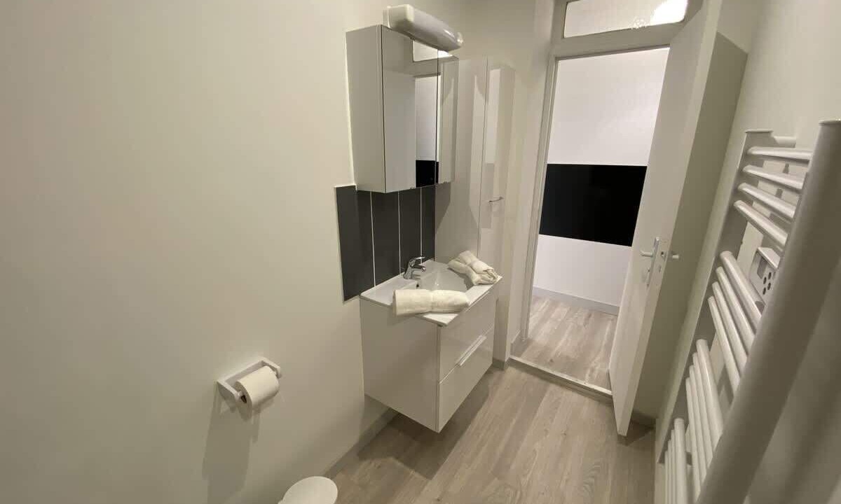 Photo of Bathroom in Fontaine Lestang-Bagatelle-Papus-Tabar-Bordelongue