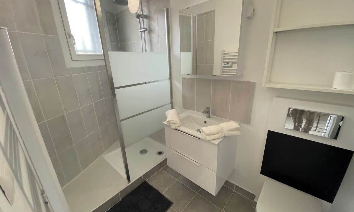Photo of Bathroom in Fontaine Lestang-Bagatelle-Papus-Tabar-Bordelongue