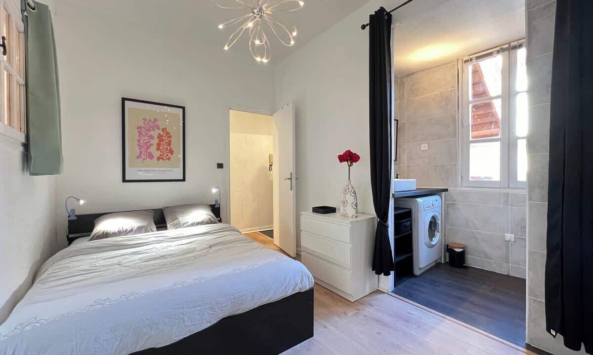 Photo of Bedroom in Saint-Etienne