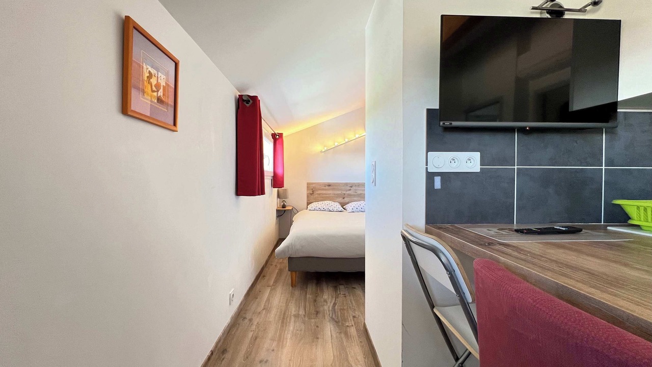 Photo of Bedroom in Bonnefoy-Roseraie-Gramont