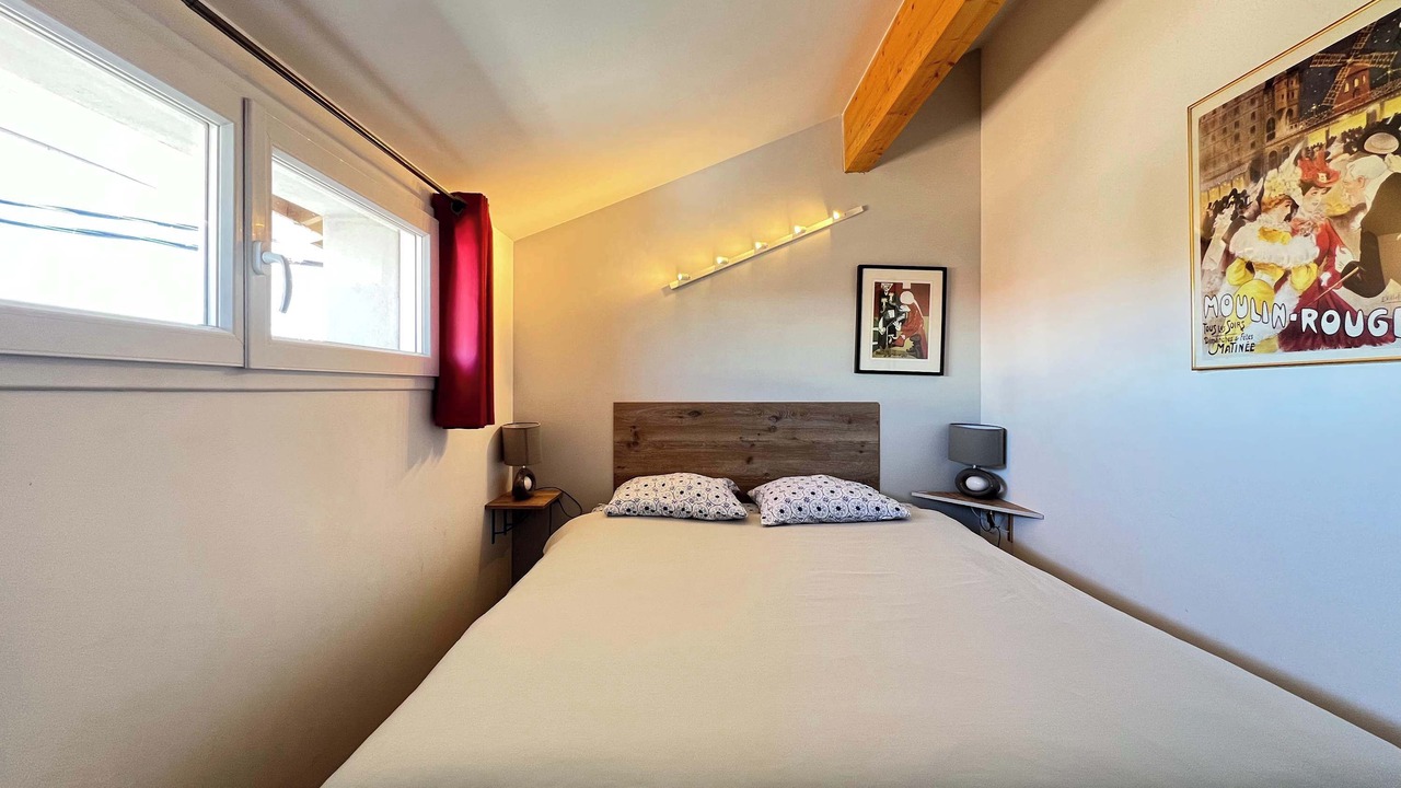 Photo of Bedroom in Bonnefoy-Roseraie-Gramont