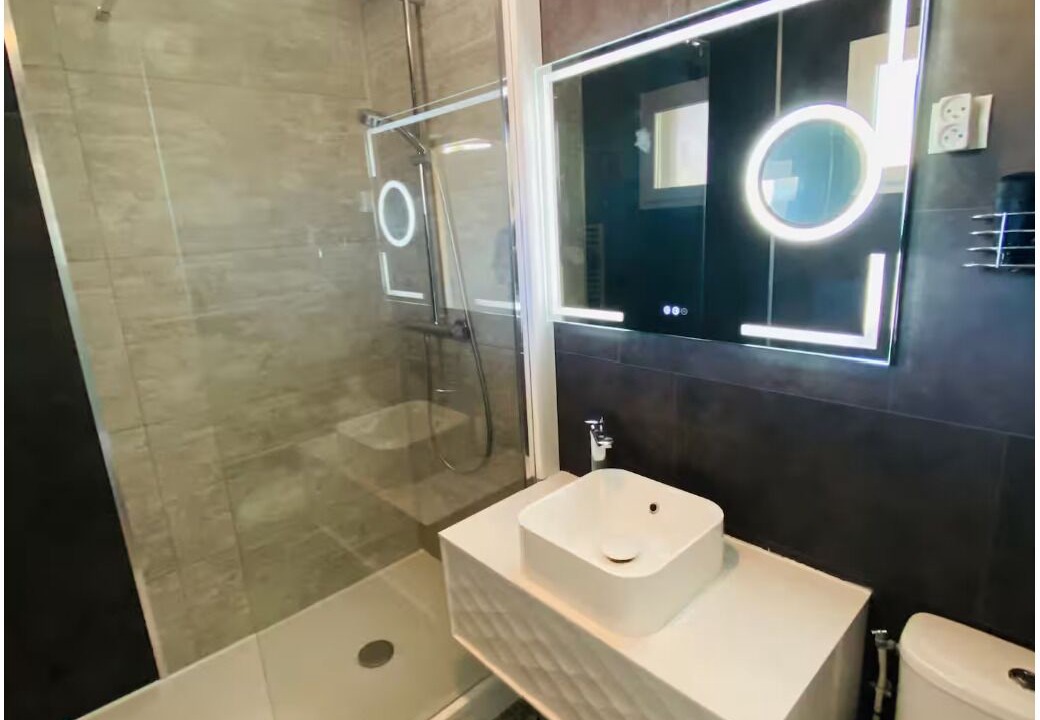 Photo of Bathroom in Equemauville