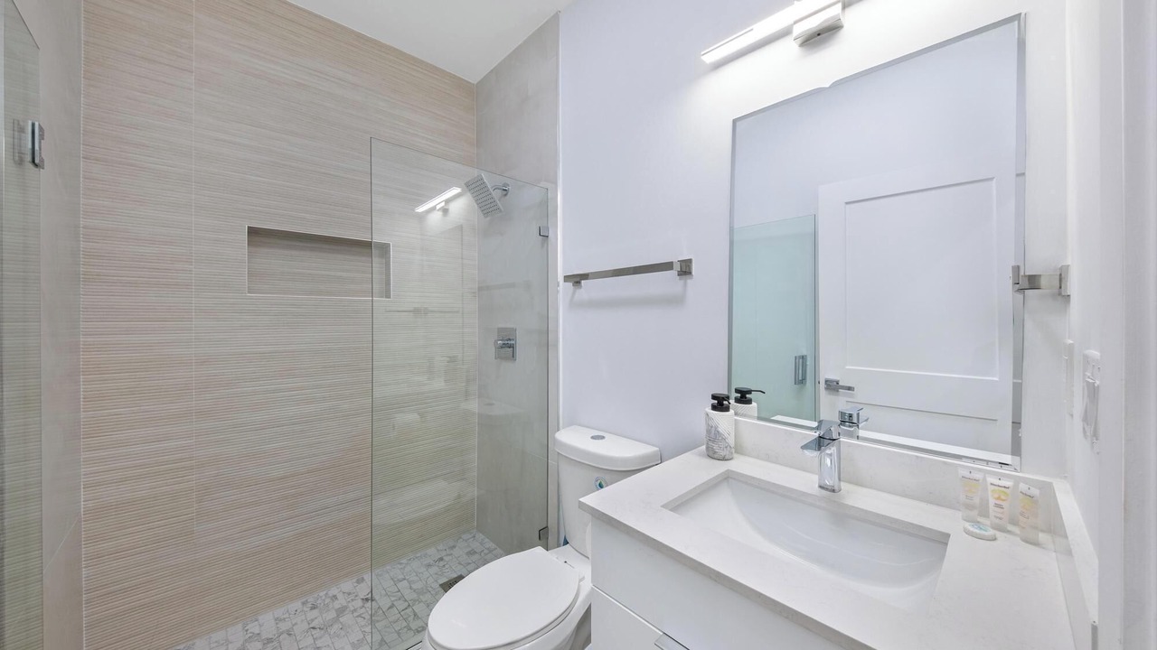 Photo of Bathroom in Allapattah