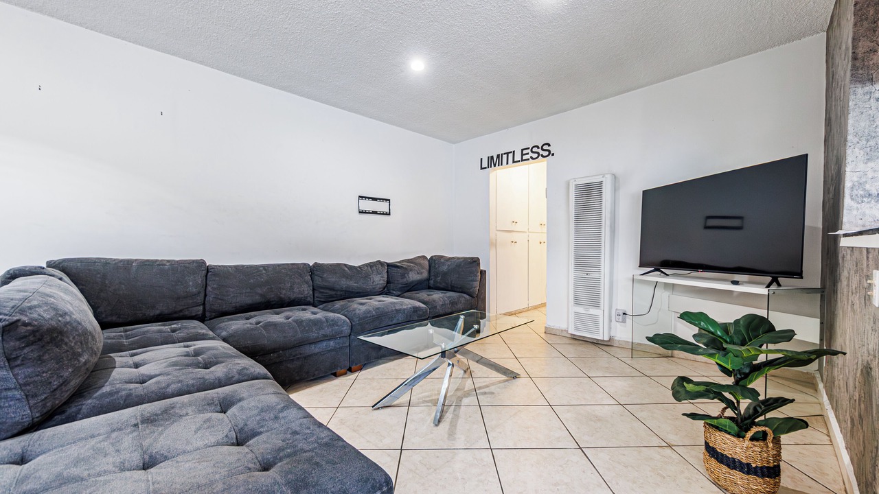 Photo of Livingroom in Del Rey