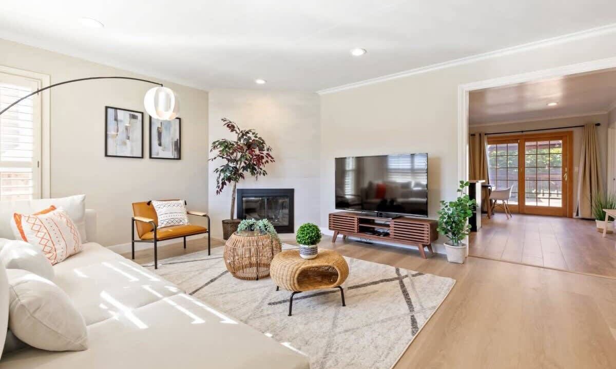 Photo of Livingroom in North Central