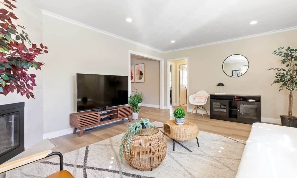 Photo of Livingroom in North Central