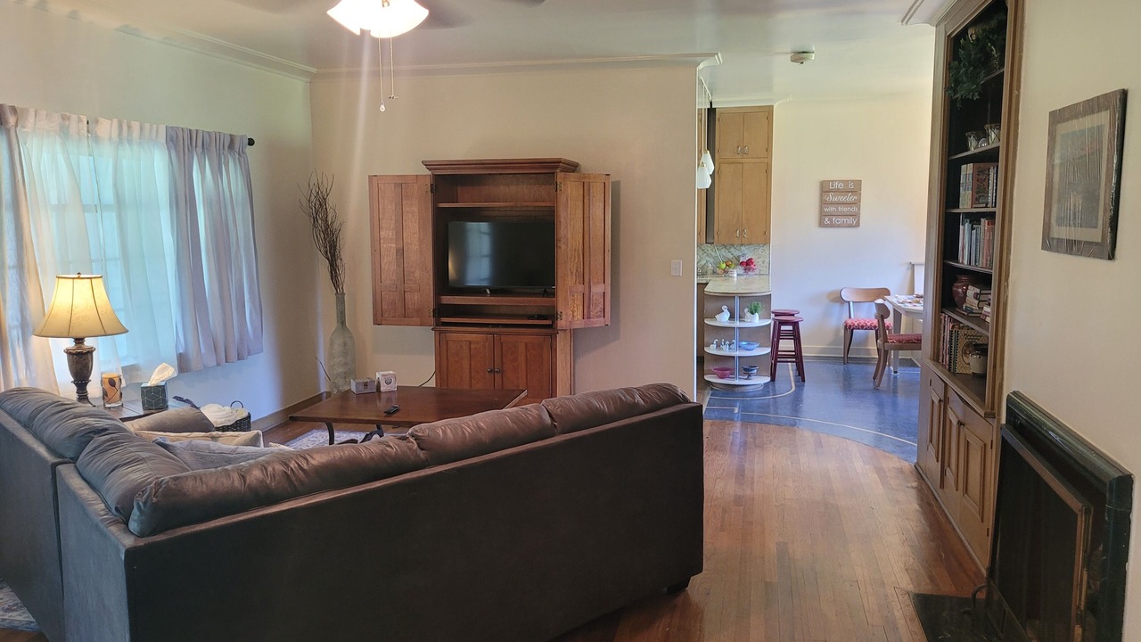 Photo of Livingroom in Glen Rose