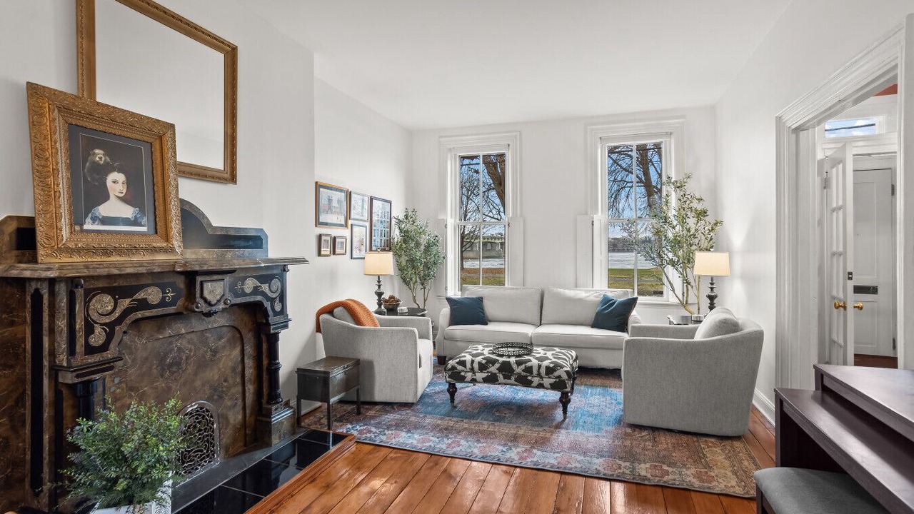 Photo of Livingroom in Harrisburg - Hershey