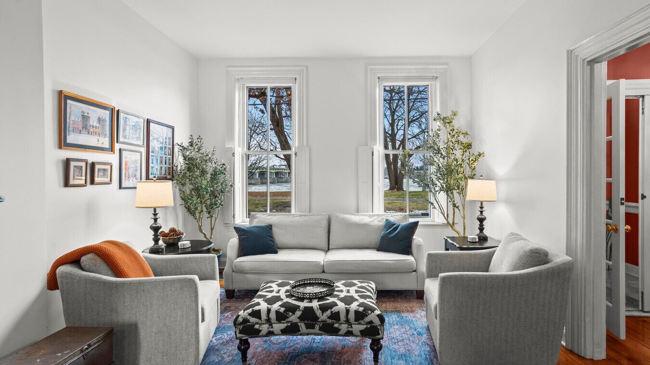 Photo of Livingroom in Harrisburg - Hershey