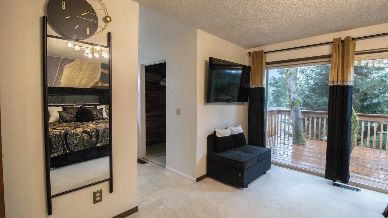 Photo of Bedroom in Roseburg