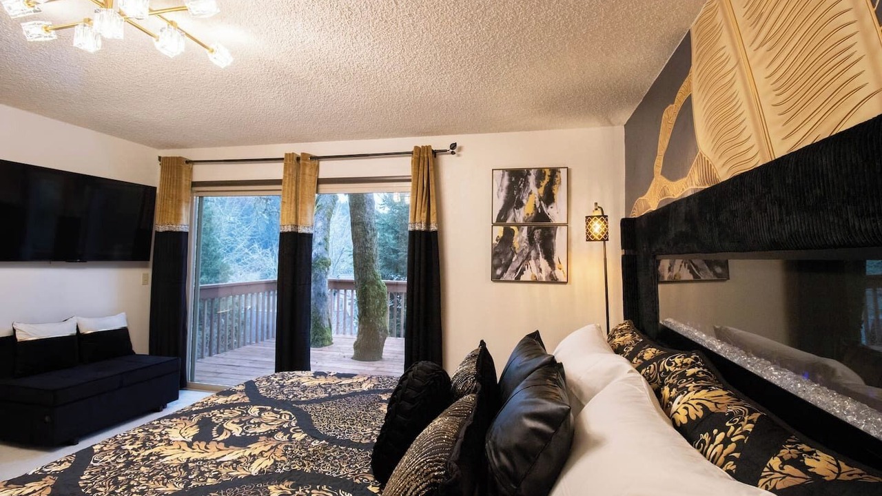 Photo of Bedroom in Roseburg