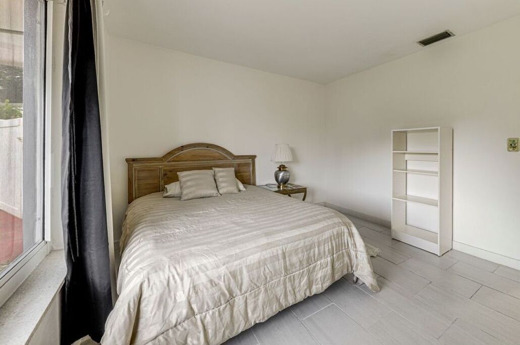 Photo of Bedroom in Miramar