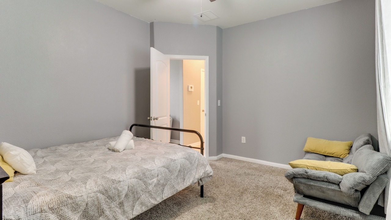 Photo of Bedroom in Manor