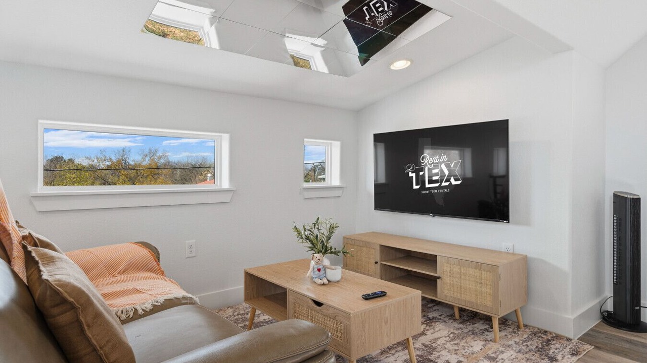 Photo of Livingroom in Montopolis