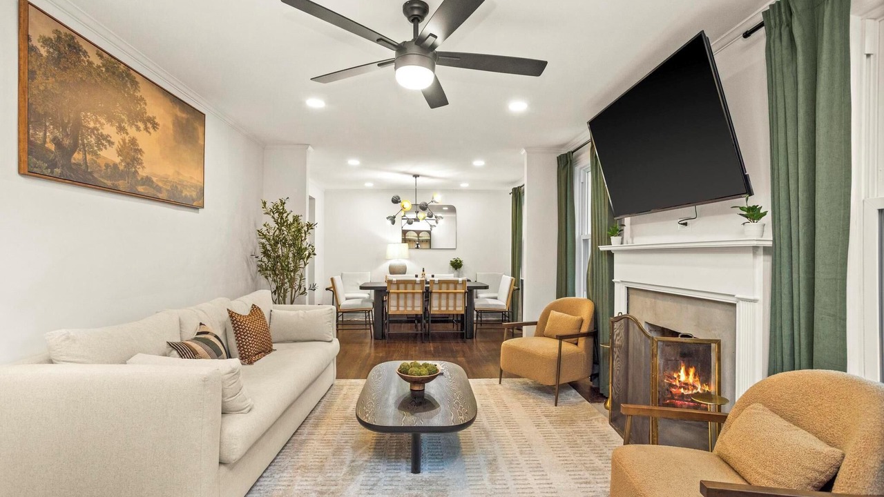 Photo of Livingroom in Merry Oaks