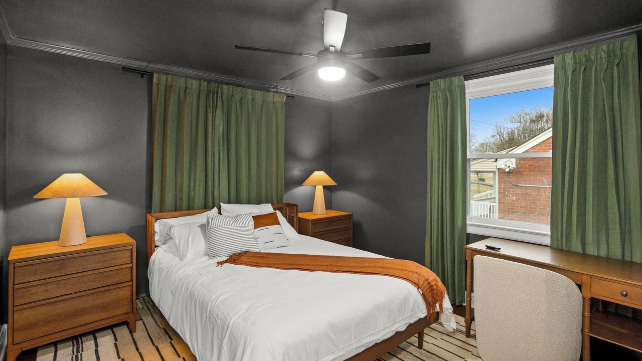 Photo of Bedroom in Merry Oaks