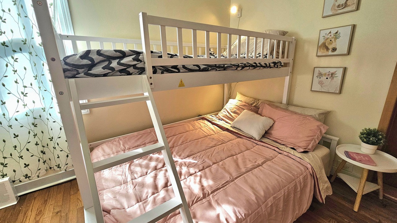 Photo of Bedroom in Oak Ridge
