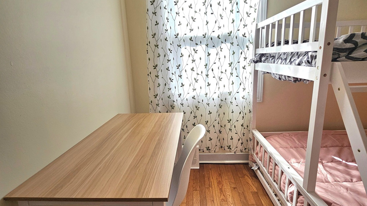 Photo of Bedroom in Oak Ridge