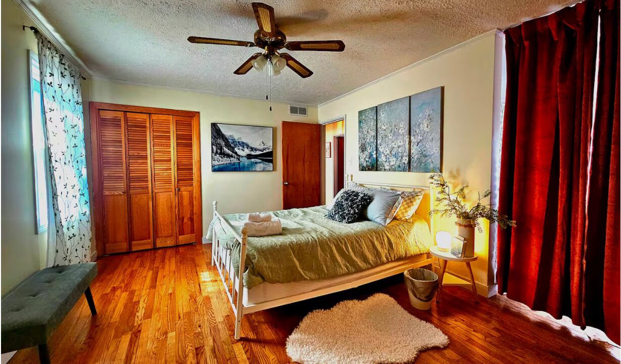 Photo of Bedroom in Oak Ridge