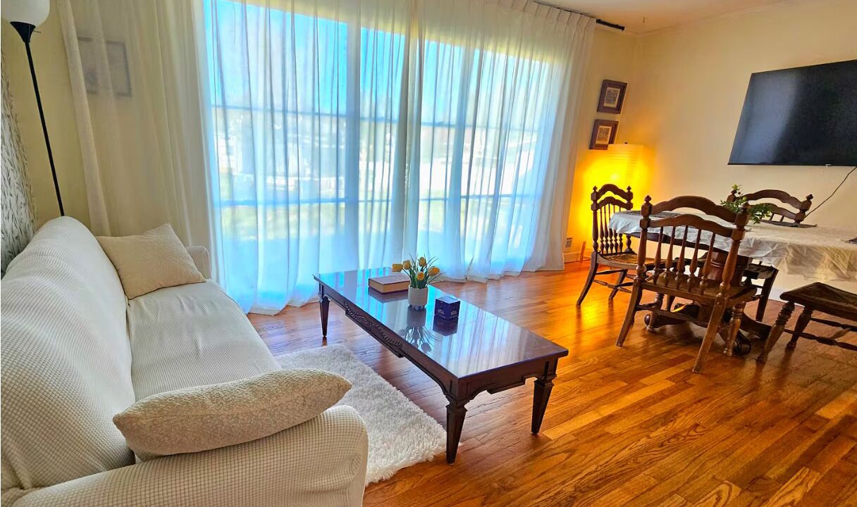 Photo of Livingroom in Oak Ridge